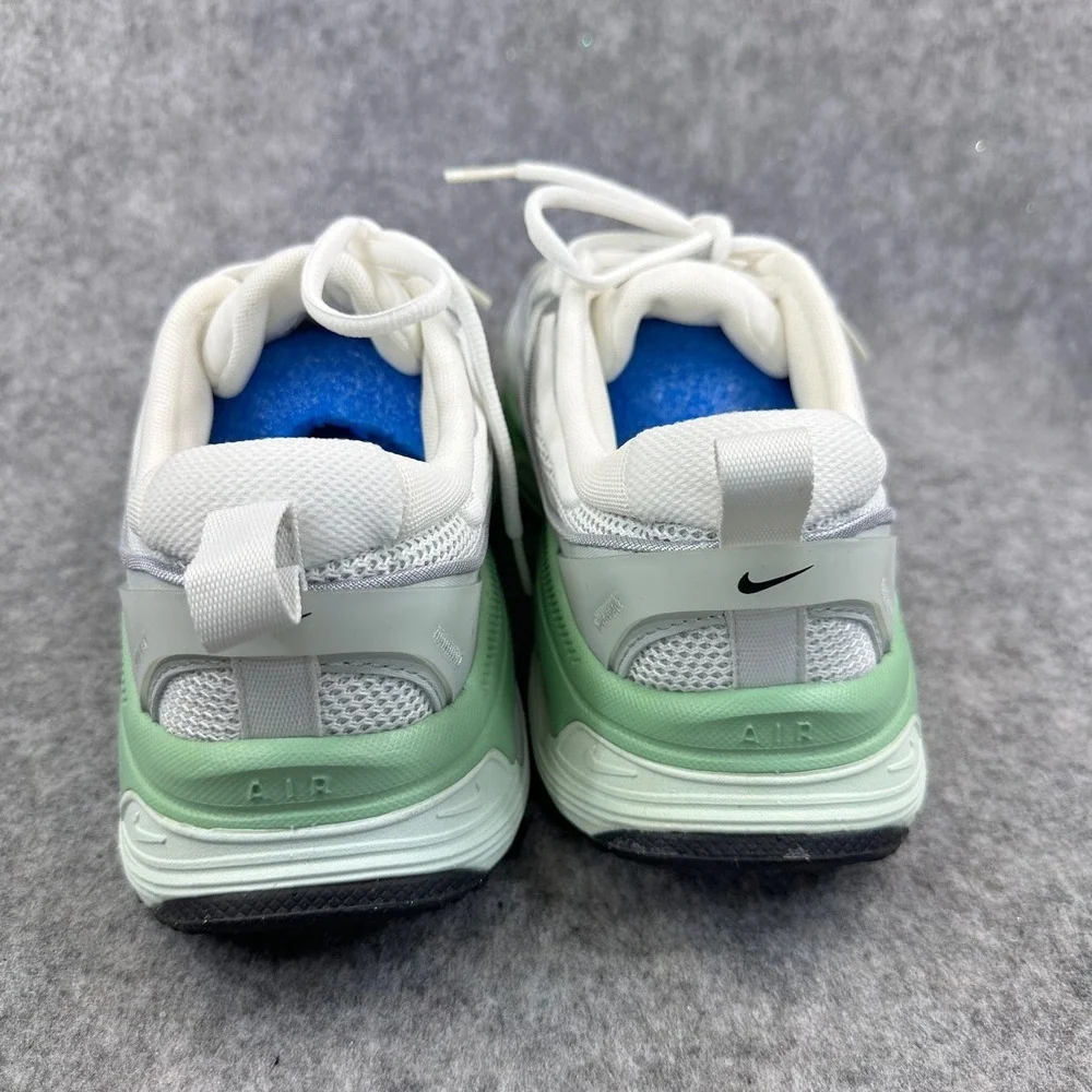 Nike Air Max Bliss Womens Size 9 Summit White Green DH5128-103 Lifestyle Sneaker